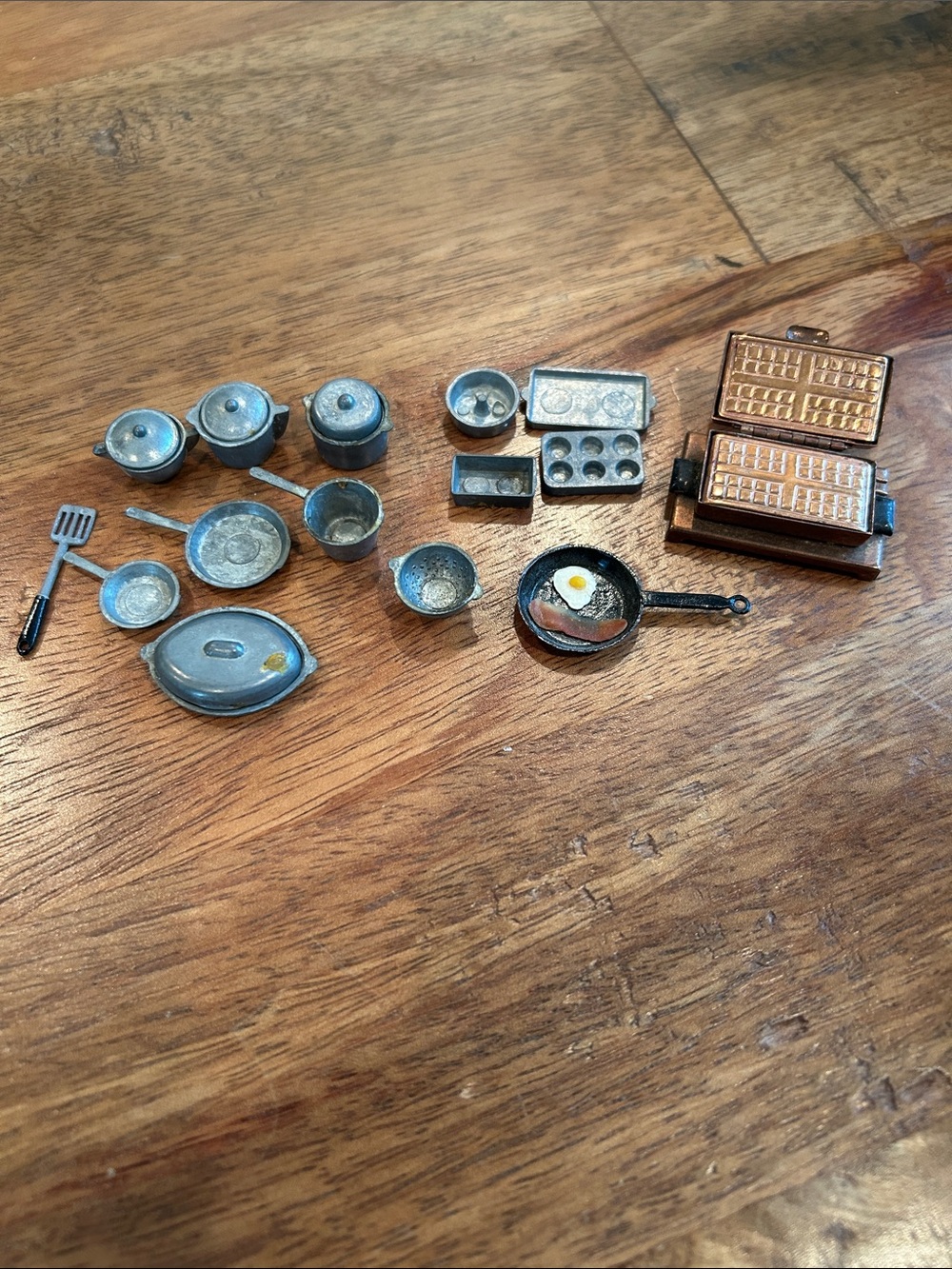 Vtg Kitchen Appliances, Sink & Accessories, Dollhouse Furniture, Lot of 22 - Picture 7 of 8